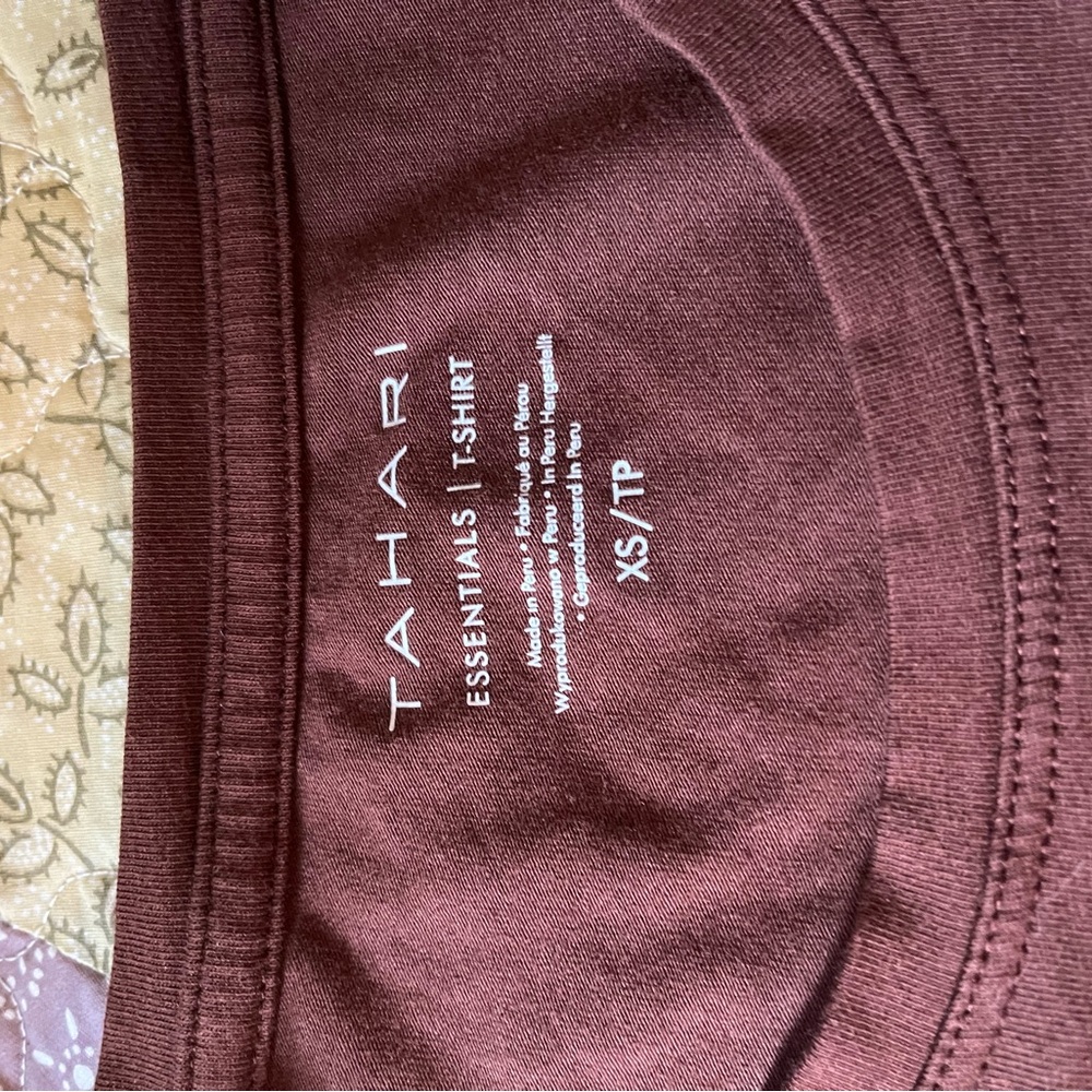 Juniors Tahari essentials T-shirt